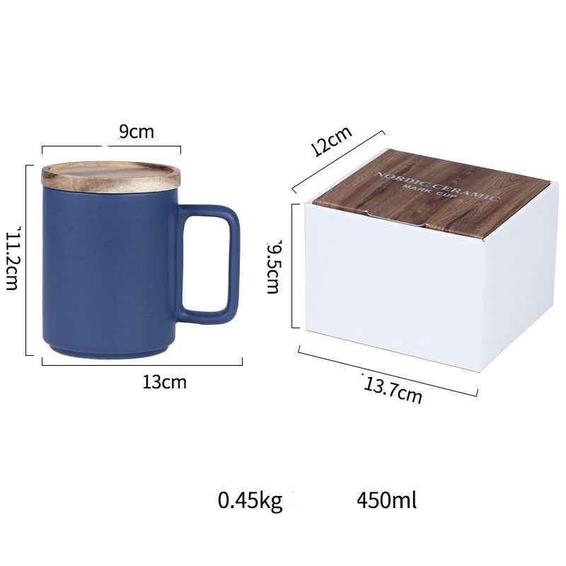 Secure-fitting black lid for marble coffee mug, ideal for keeping drinks hot and preventing spills