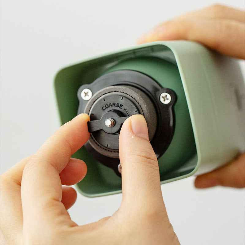 Portable espresso maker manual pump operation - Create 15-bar pressure for rich espresso - Easy to use anywhere, anytime
